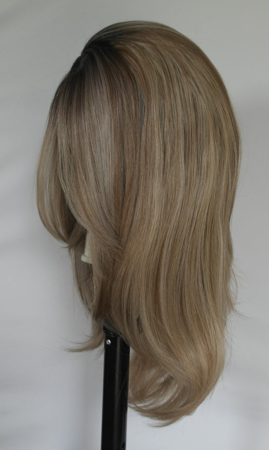 Peluca frontal de encaje Premium con balayage rubio medio
