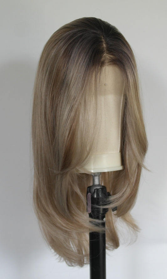 Peluca frontal de encaje Premium con balayage rubio medio