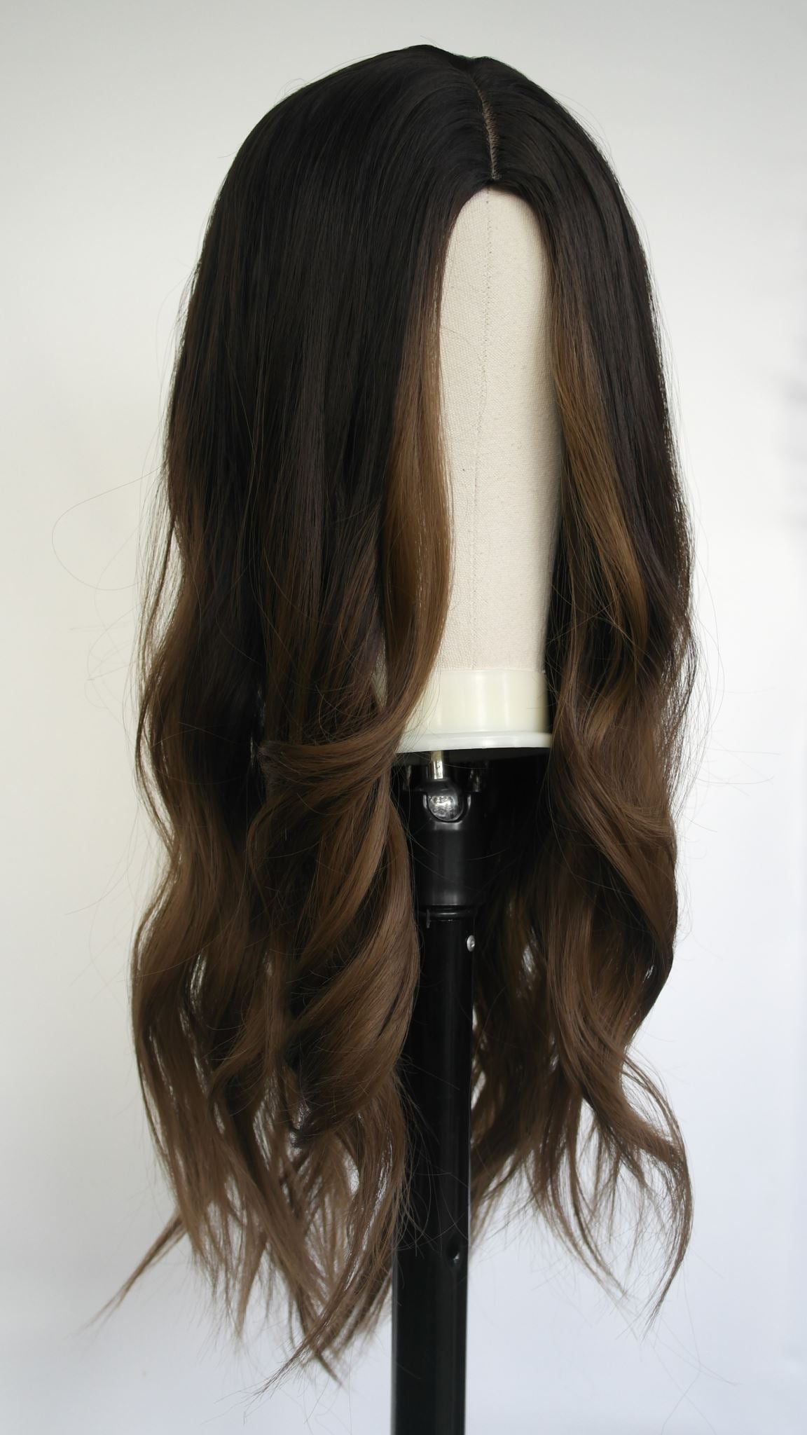 Peluca Ondulada Suave Sunkissed Ombre Castaña | Frente Duro 22"