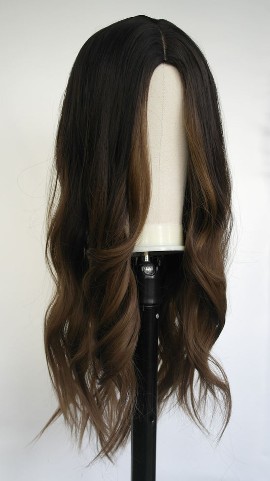 Peluca Ondulada Suave Sunkissed Ombre Castaña | Frente Duro 22"