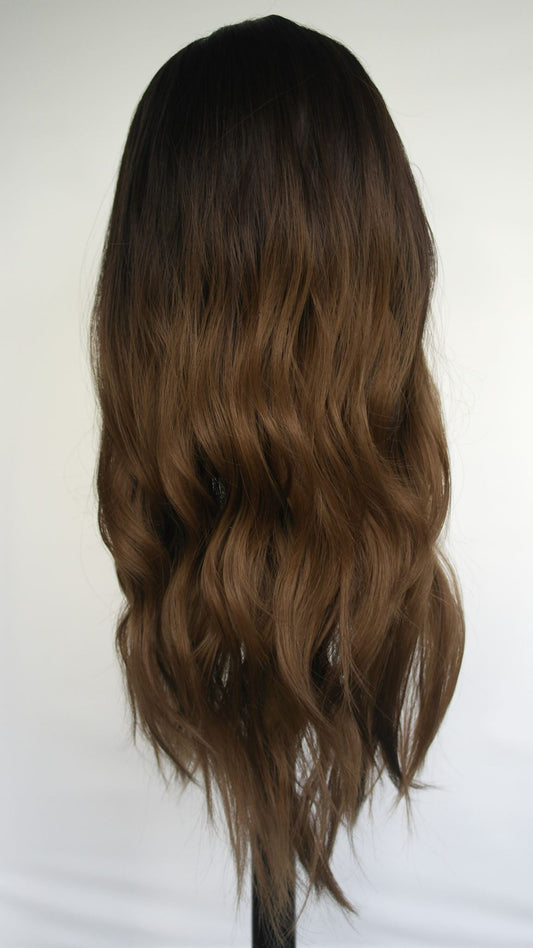 Peluca Ondulada Suave Sunkissed Ombre Castaña | Frente Duro 22"