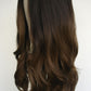 Peluca Ondulada Suave Sunkissed Ombre Castaña | Frente Duro 22"