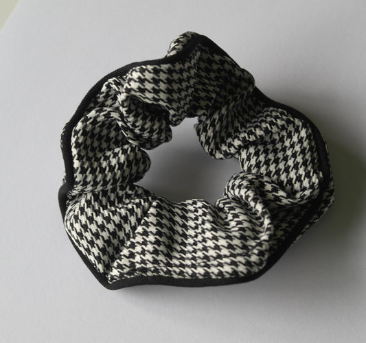Black and white houndstooth monochrome scrunchie hair accessory New Zealand