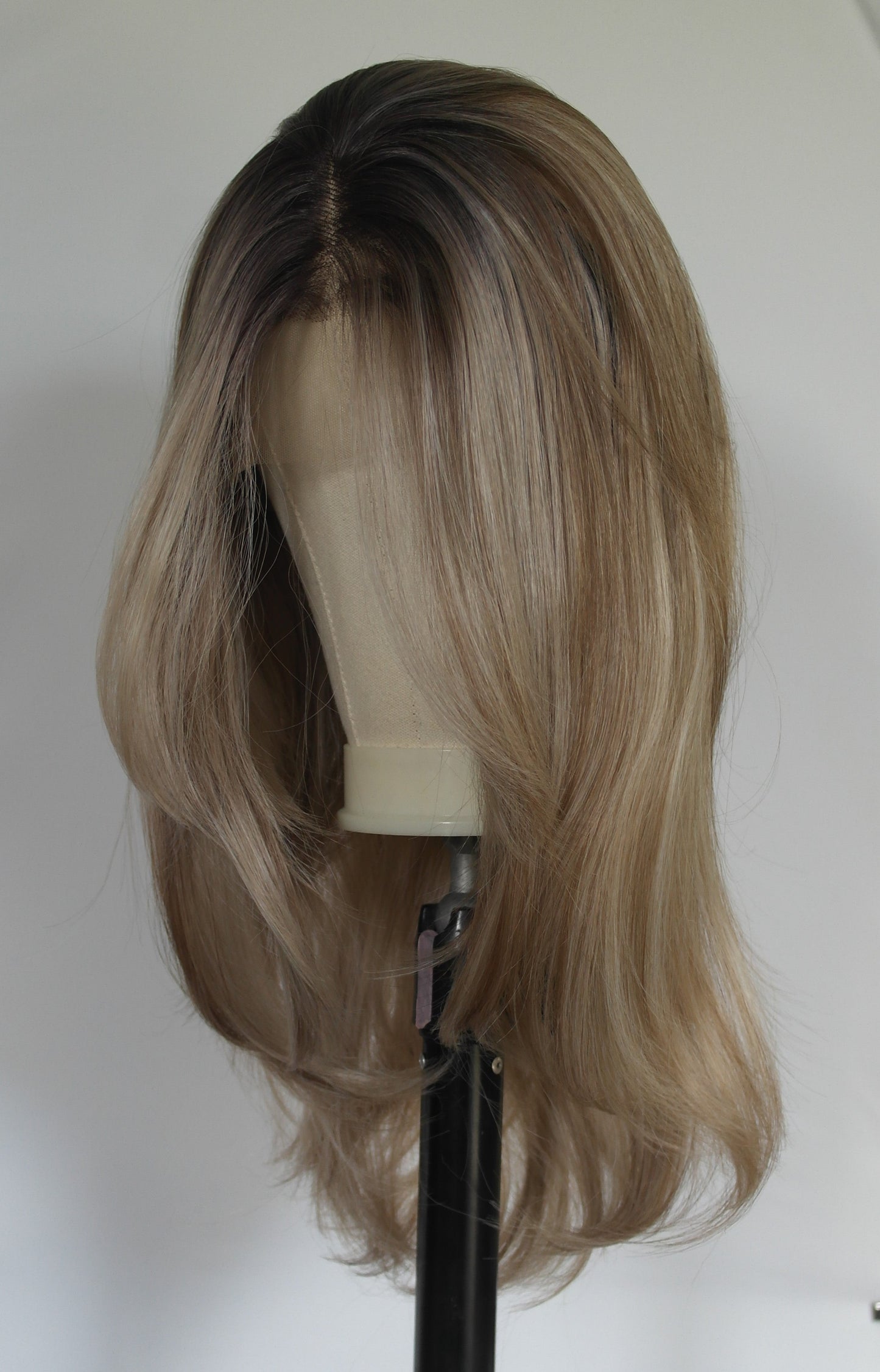 Peluca frontal de encaje Premium con balayage rubio medio